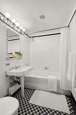 Foto del edificio - 353 W 56th St