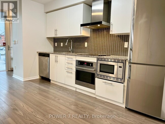 Building Photo - 352 Front St W