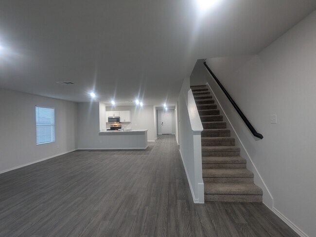 Foto del edificio - 845 Eagles Nest Dr