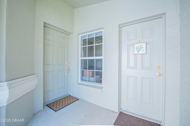 Building Photo - 1412 Coconut Palm Cir