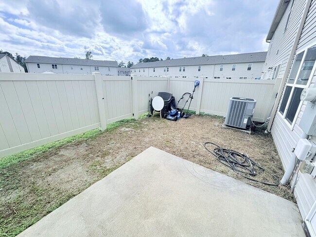 Foto del edificio - 456 Sullivan Loop Rd