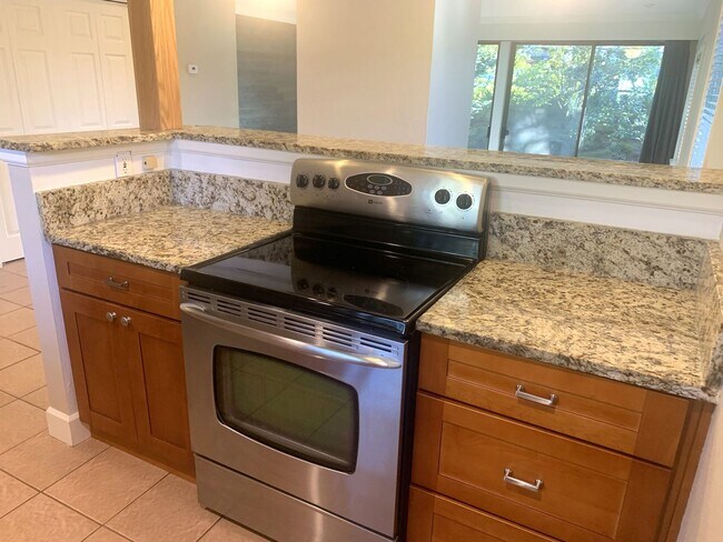 Foto del edificio - AVAILABLE NOW - 3 Bed/1.5 Bath Townhome in...