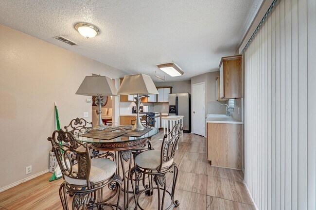 Building Photo - 201 Amber Ridge Dr