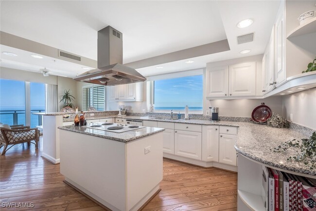 Foto del edificio - 8231 Bay Colony Dr