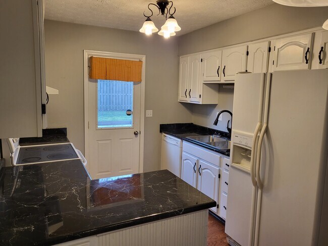 Building Photo - 1012 Millerton Dr