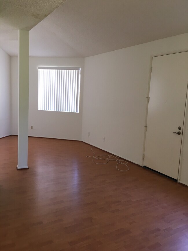 Foto del edificio - 7665 Fountain Ave