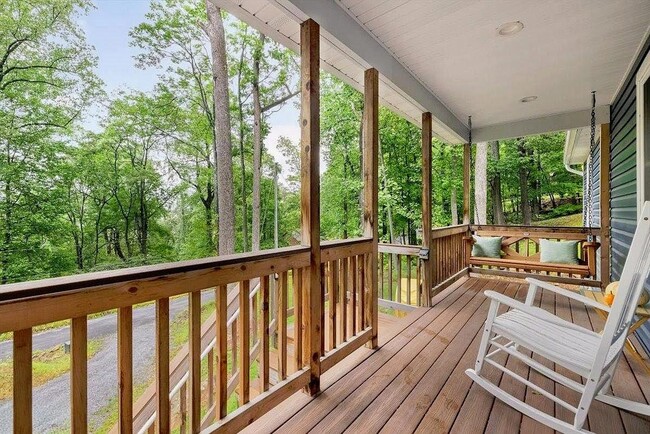 Building Photo - 293 Red Bud Ln