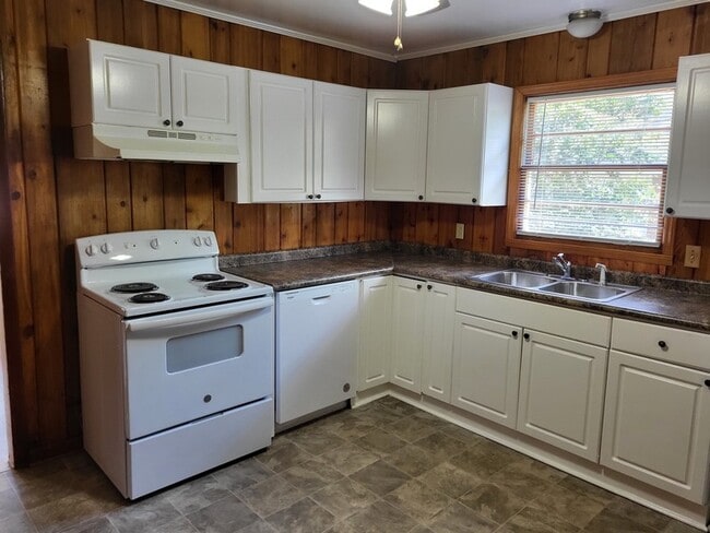 Building Photo - 2900 Hilliard Dr