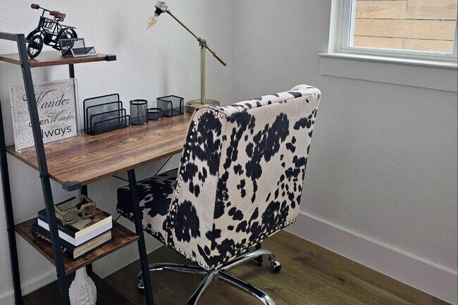 Foto del edificio - 4217A Hare St