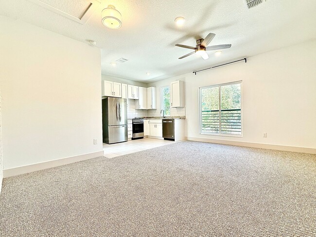 Building Photo - Sleek 1Bedroom/ 1Bath loft-style living in College Park!