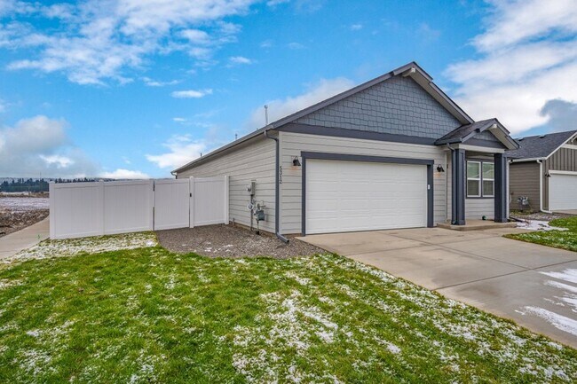Building Photo - New Construction!! Columbia Plan in the Pa...