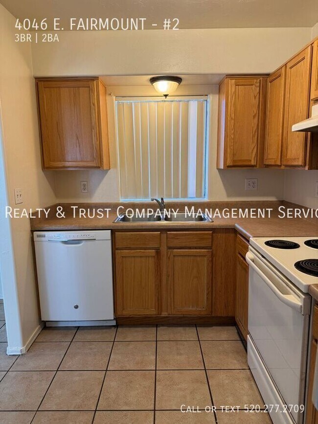 Building Photo - 4046 E. FAIRMOUNT-#2