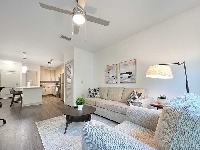 Building Photo - 2615 N Grady Ave