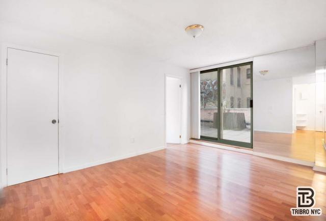 Foto principal - 3 bedroom in New York NY 10002