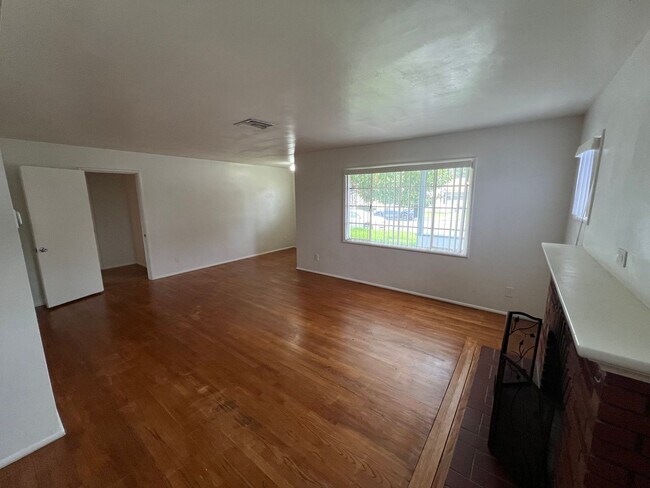 Building Photo - Spacious house near LLU