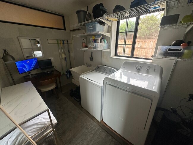 Lavandería privada dentro de la unidad - 2913 Union St
