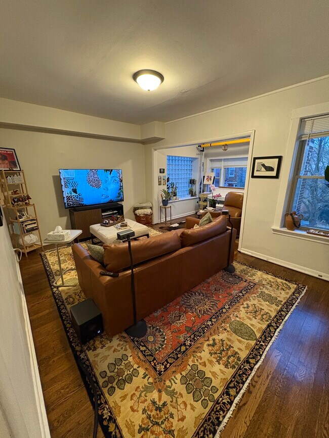 Foto del edificio - 4211 N Oakley Ave