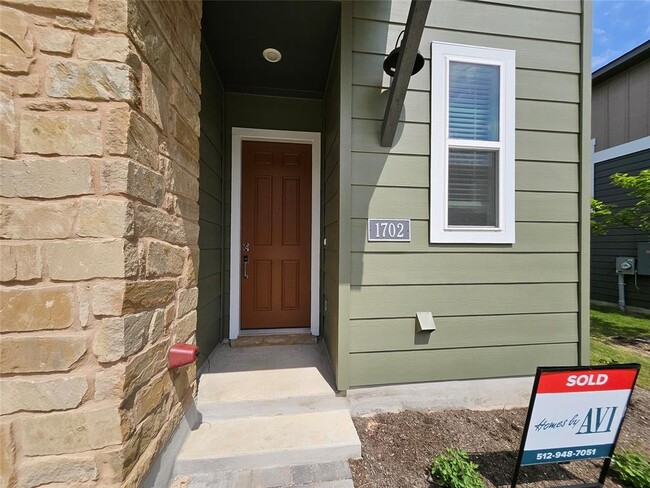 Building Photo - 1020 Vista View Dr