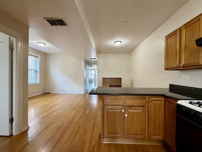 Foto del edificio - 4111 W Lawrence Ave