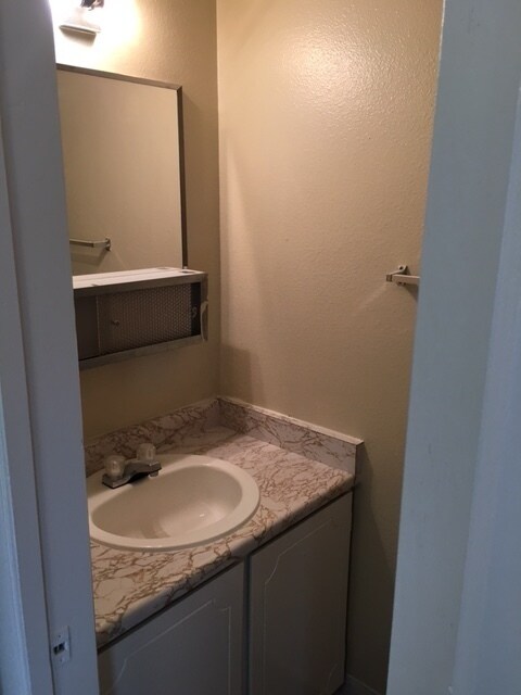 Foto del edificio - 442 Smithridge Park - Just Reduced