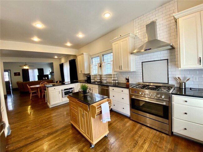 Foto del edificio - 997 NE Ave
