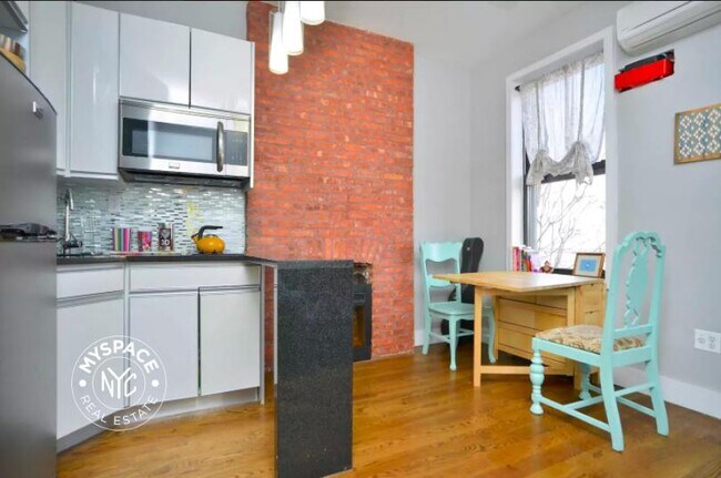 Building Photo - 728 Franklin Ave