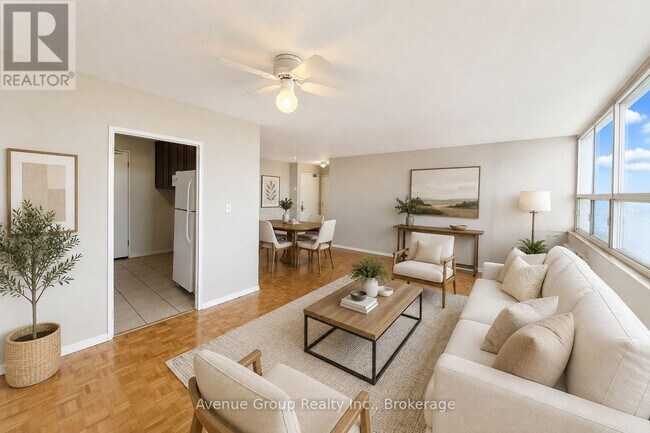 Photo du bâtiment - 120 Shelborne Ave