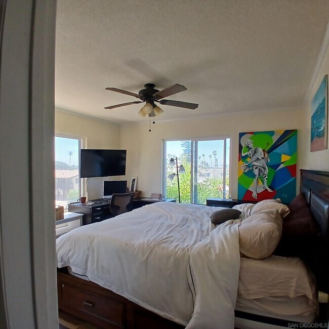 Foto del edificio - 1641 Sunset Cliffs Blvd