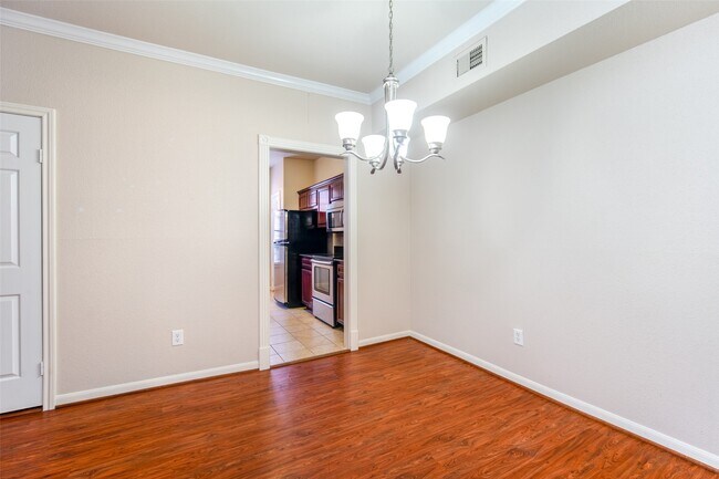 Building Photo - 2255 Braeswood Park Dr