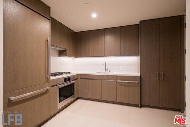 ALQUILER DE LUJO AMUEBLADO EN EL CORAZÓN DE DTLA - 889 Francisco St