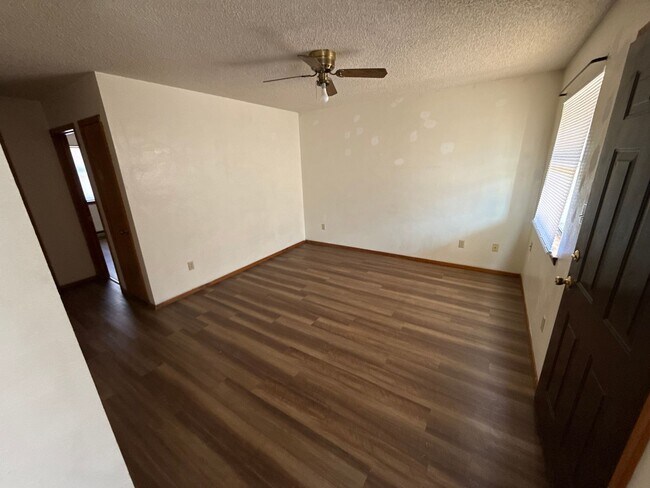 Foto del edificio - 921 W 15th Ln