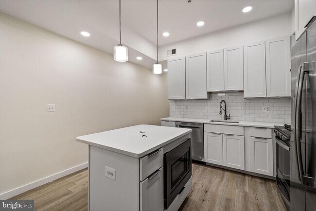 Building Photo - 1112 5th St NW