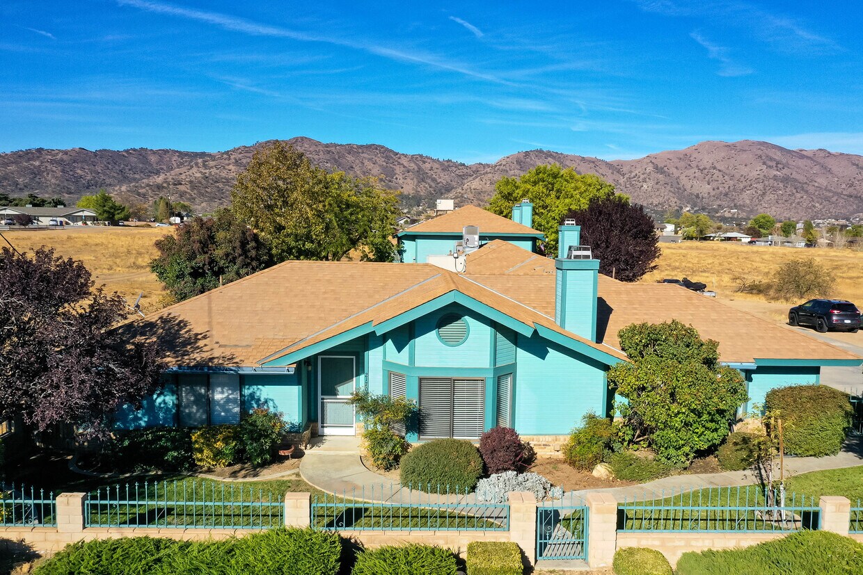 Primary Photo - 21709 Golden Star Blvd