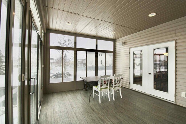 Building Photo - 9002 Lakeshore Dr