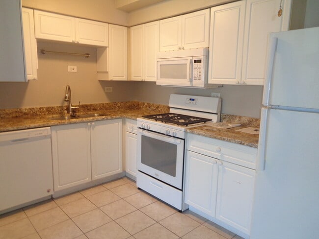 Foto del edificio - 5724 W 111th St