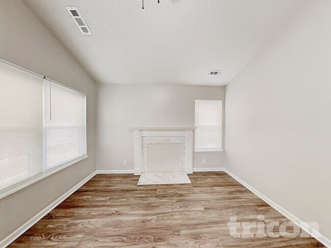 Foto del edificio - 5725 Becton Park Dr
