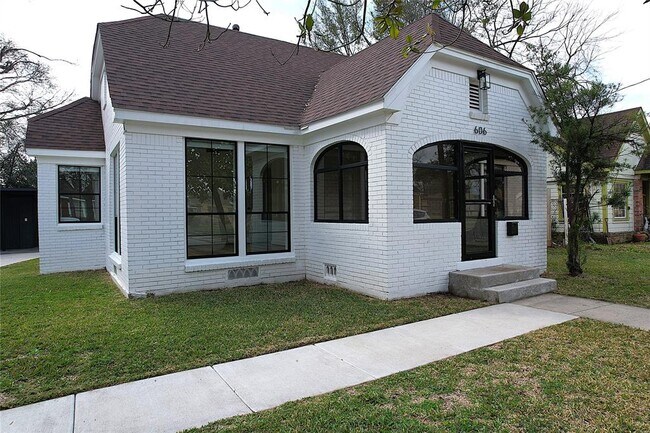 Building Photo - 606 Canadian St