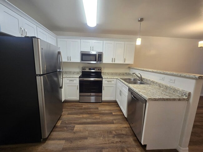 Building Photo - Quiets, Comfortable Living
