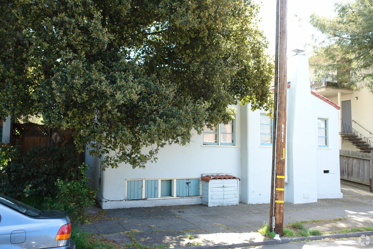 Building Photo - 2015-2017 McGee Ave