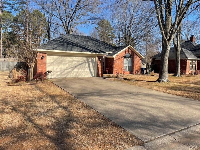 3 BR / 2 BATH!! TWO CAR GARAGE! FENCED IN House for Rent in