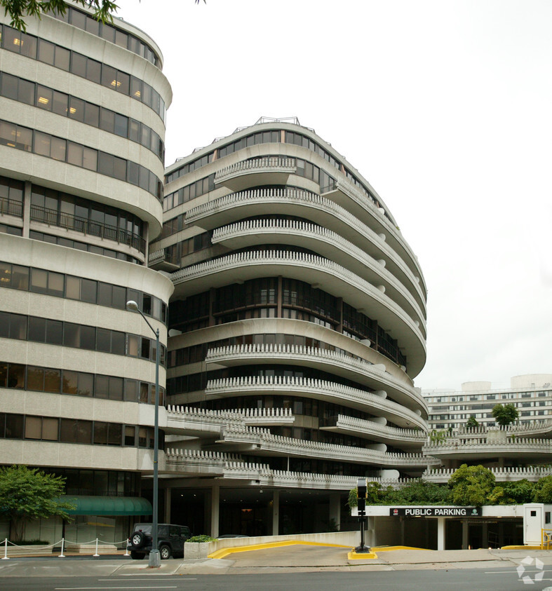 Building Photo - Watergate South