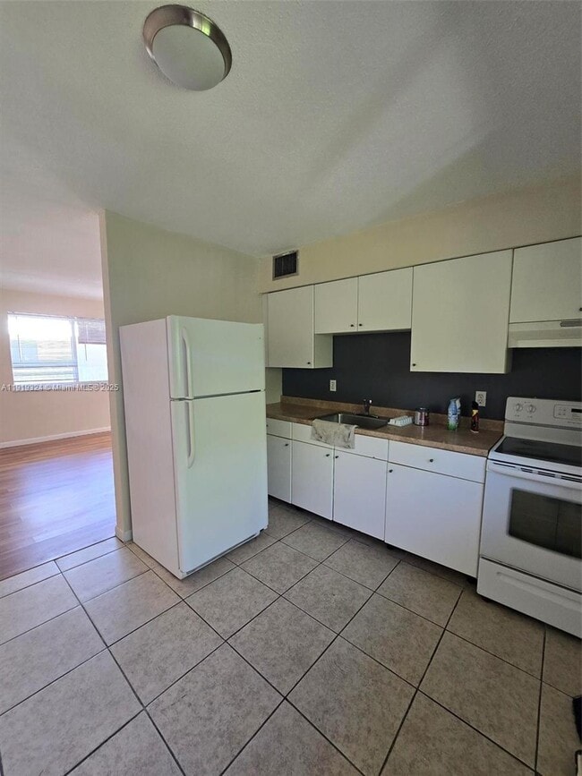 Foto del edificio - 7861 Johnson St