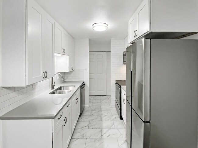 Building Photo - Recently Remodeled 2BD, 2BA South Denver H...