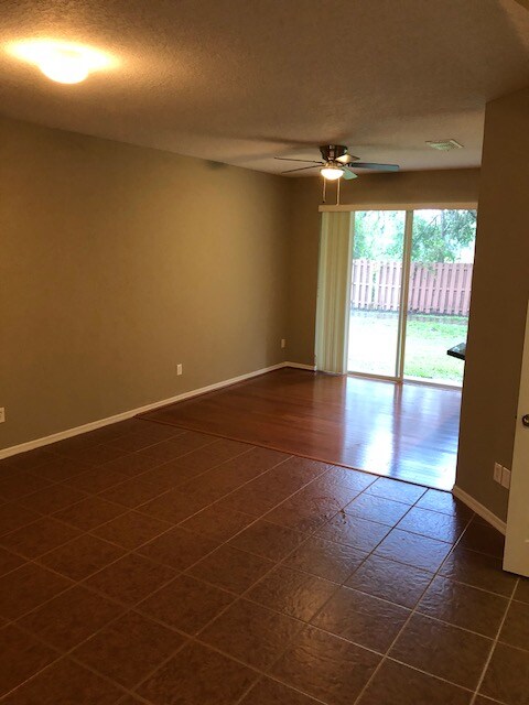 Building Photo - 2438 Temple Grove Ln