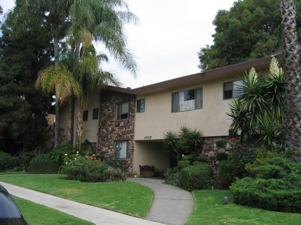 Building Photo - 14329 Chandler Blvd