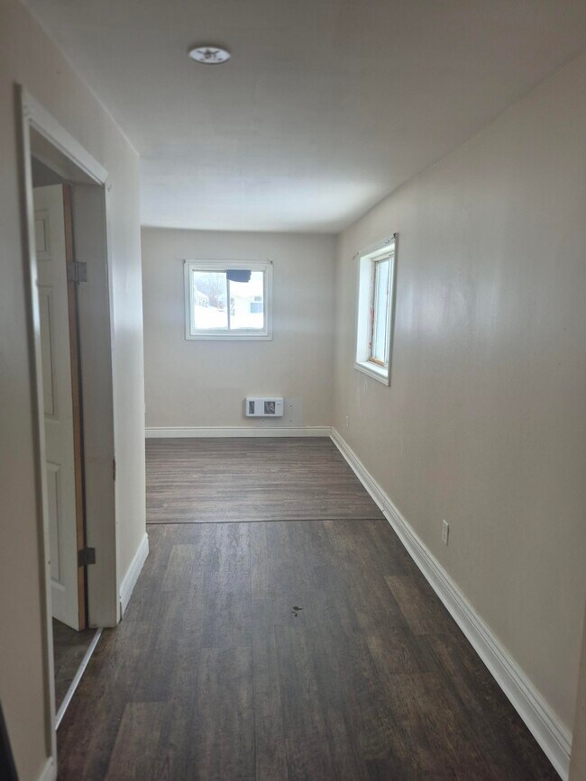 Photo du bâtiment - 2 Bed / 1 Bath Home in Sault Ste. Marie – $1,849/month + Utilities
