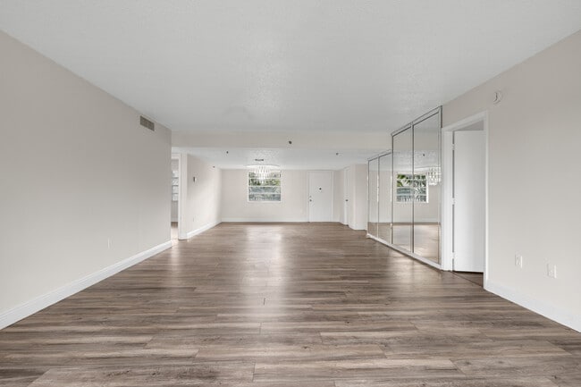 Living Room & Dining Area - 3940 Inverrary Blvd