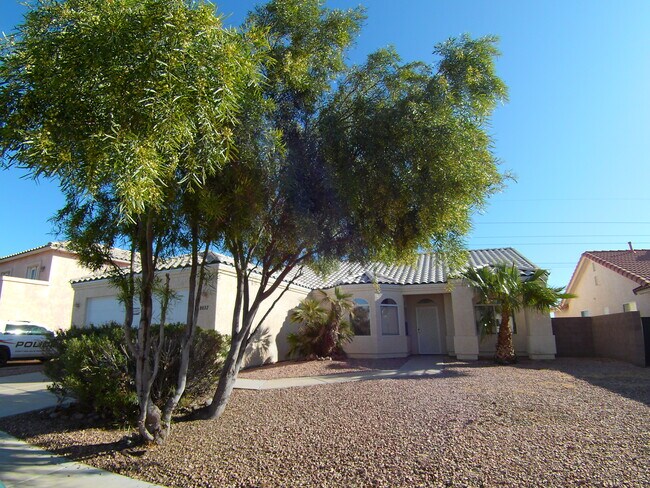 Building Photo - 9032 Via Rancho Dr