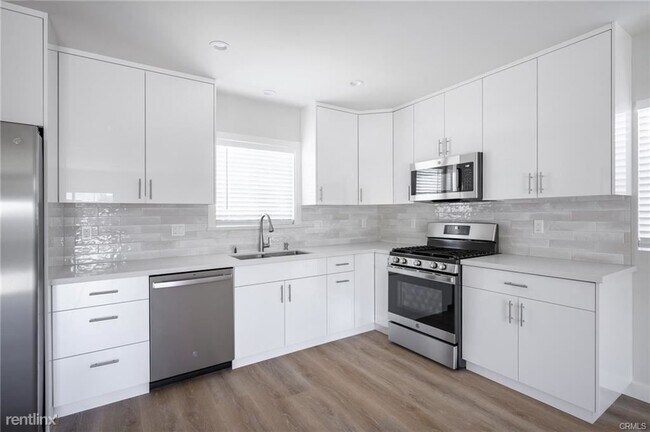 Foto del edificio - 2 br, 2 bath House - 9244 Wystone Avenue