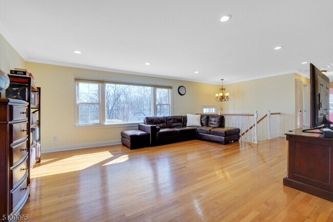Building Photo - 28 Cliffside Dr